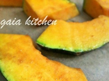 step1: 少許肉桂黑糖，掃少許橄欖油，180度焗四十分鐘