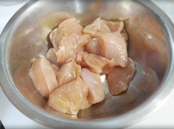 step2: 接著倒入麻油按摩一下:)