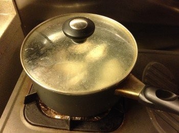 step3: 熄火再焗15分鐘, 盛起用凍開水沖水