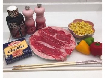 step1: 先將肥牛<span class="group_2">醃肉</span>10分鐘備用