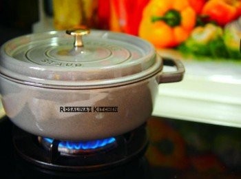 step11: 11.蓋上鍋蓋，大約悶煮15-20分鐘。