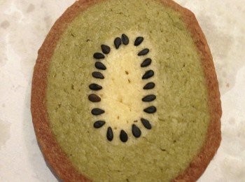 step16: 取出後放在網架上靜置冷卻即完成。