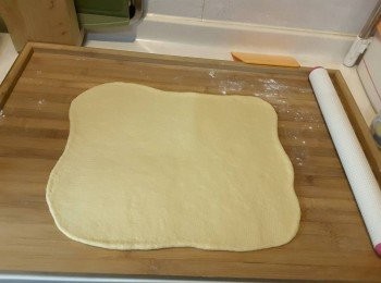 step5: 再排氣；推開麵團