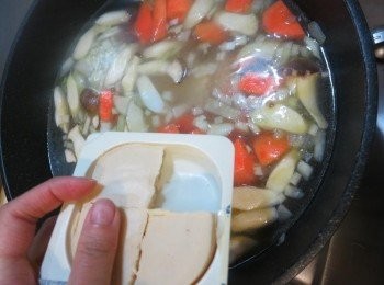 step5: 放入半盒濃湯塊