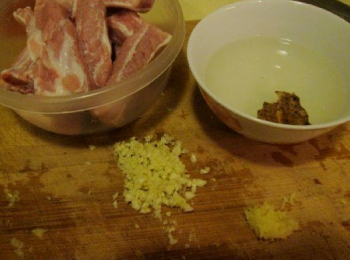 step2: 準備材料：排骨、蒜切末、薑切末、陳皮泡水。