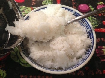 step4: 蓋上蓋，焗半小時後就可變成熟飯。