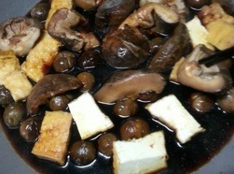 step5: 加入冬菇.豆腐及栗子煮至收汁