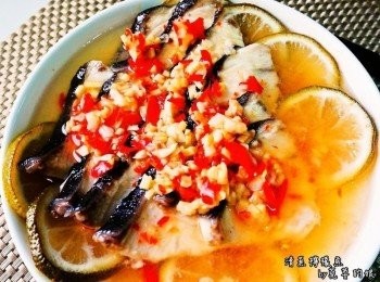 step6: 入蒸鍋蒸10分鐘即可，蒸熟後，將湯汁倒掉~起鍋後把剩的<span class="group_3">調味</span>醬汁淋上就可以食用