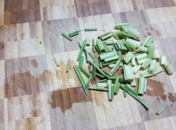 step1: 先將2條香茅洗淨切粒再切碎