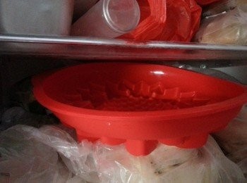 step1: 將模放入冰箱雪凍(作用是容易脫模)
