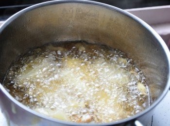 step7: 輕輕放入油鍋炸至金黃