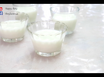step3: 將牛奶倒入玻璃小杯至7成滿，冷藏4小時至凝固。