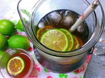 step1: 冬瓜磚一塊約個煮4500CC放涼~檸檬數顆先擠成汁備用~