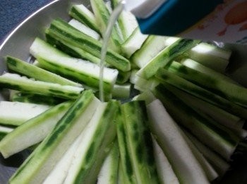 step7: 倒入適量清雞湯,清雞湯要浸過粉絲待索味