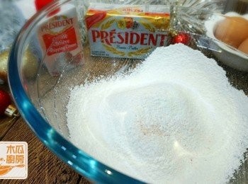step2: 先將麵粉、泡打粉和幼鹽混合過篩