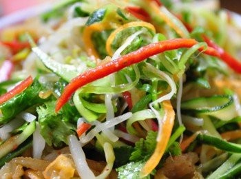 step5: 將所有<span class="group_1">食材</span>放入拌鍋中與<span class="group_2">調味</span>均勻拌攪