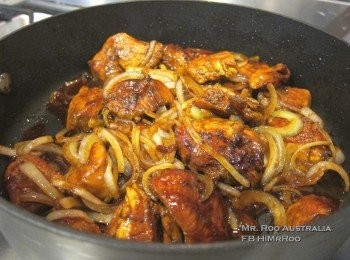 step4: 澳洲復活節同Good Friday
澳洲復活節前的星期五, 叫Good Friday, 一共放四日假, 直到星期一。有朋友問, 咁澳洲既Good Friday, 通常會食咩特別菜式?
下? 復活蛋掛…… (順帶一提復活節特別版特大巨型kinder已賣晒, 要訂, sor)
其實大部份澳洲人就無宗教信仰既, 好多節日假期對於佢地來講, 係一個放假既機會, 同屋企人、小朋友拆下禮物、放鬆下。
呢度有一樣野好, 就係如果你做零售既, Good Friday同某的大公眾假期, (大部份)都係唔駛返工既!