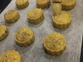 step12: 取出來掃上蛋汁。