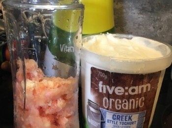 step3: 今次我用血橙同有機乳酪整。
如果太酸，可轉其他生果，或加蜜糖。