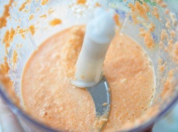 step3: 再加入一些鮮奶一起攪成碎泥