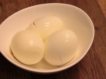 step1: 熟雞蛋一枚