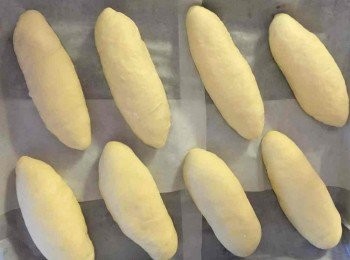 step5: 上下對摺按實。收口向下放上焗盤然後係溫暖地方發酵至兩倍大