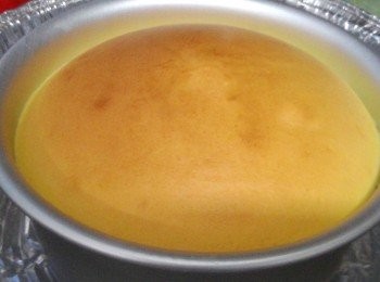 step6: ** 當蛋糕面焗至金黄後可蓋上錫紙這便可避免過分上色。