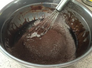 step4: 篩入粉類輕力攪勻