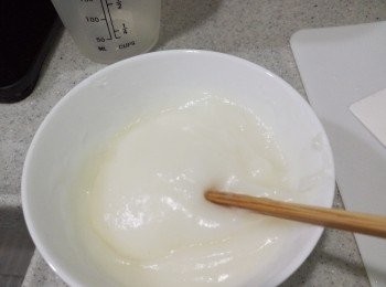 step1: A混合均勻，然後放入微波爐以中火加熱30秒至1分鐘成糊狀，放涼備用。