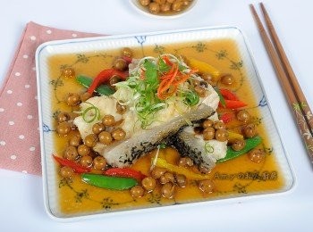 step6: 龍膽石斑使用清蒸方式料理,每一口都嚐的到鮮甜,魚肉也很Q彈。