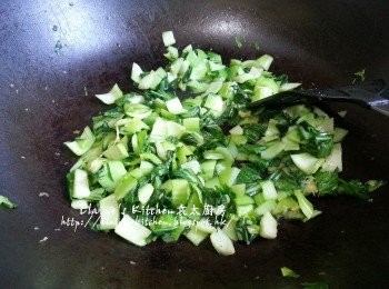 step13: 小棠菜放入鑊中加少許鹽炒至微軟 , 再加入薑蓉拌炒至小棠菜熟透盛起