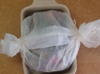 step4: 將牛油紙包裹好。