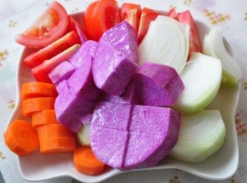 step1: 先將山藥等時蔬清洗切塊