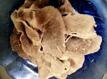 step1: 將肉片燙好備用