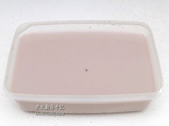 step6: 把煮好的材料放入膠盒，待涼後放入雪櫃2－3小時或至糕完全凝固。