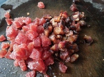 step7: 臘腸.臘肉.冬菇切粒,蝦米洗淨切粒待用