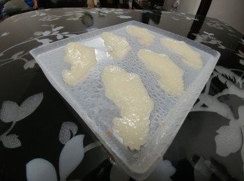 step9: 蓋上鑊蓋大火蒸25-30分鐘 全條魚均勻呈半透明狀便完成。
（每10分鐘查察水量，如水分蒸發要酌量補充以免乾水)