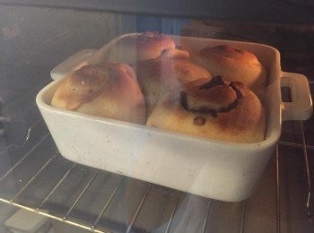 step9: 烤箱預熱180度，烤盤放進烤箱，180度烘烤20分鐘，麵包出爐即吃！