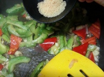 step12: 加入砂糖炒勻