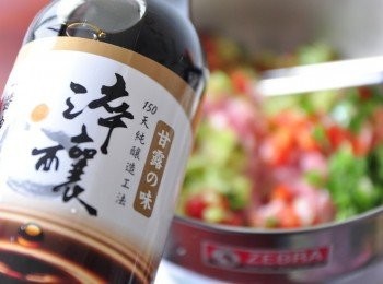 step3: 加入甘甜的淬釀醬汁與其他<span class="group_1"><span class="group_2">醬料</span>