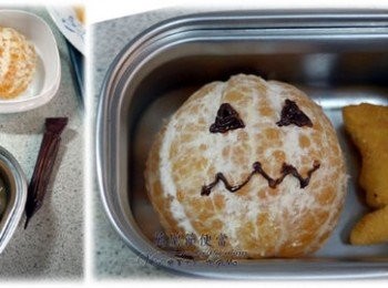 step3: 南瓜做法：
把橘子剝皮、對剝一半後，利用糖霜筆或是巧克力畫出鬼臉即可