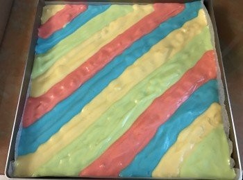 step7: 180度預熱焗爐，上下火焗10-13分鐘。
(入爐前先把載有粉糊盤子凳幾下，可把空氣排出）