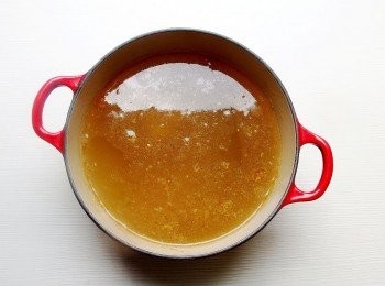 step5: [雞高湯]作法可參考: http://cook1cook.com/recipe/9541
 將金華火腿片加入高湯裡煮出香味。