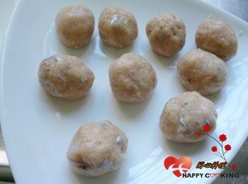 step6: 取適量摔打成圓形