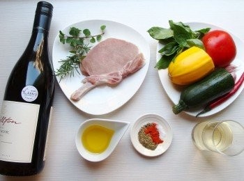 step1: 準備材料。準備一鍋熱水加入1大匙海鹽(煮義大利麵用)煮滾備用。