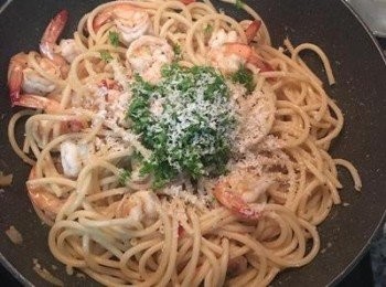 step9: 放入巴西里葉及帕馬森起司拌勻即可關火起鍋裝盤,