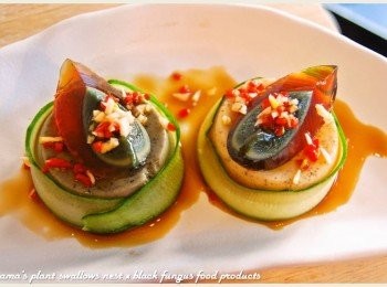 step5: 最後倒入些許昆布醬油來提味，吃來口感柔嫩綿密，色彩繽紛超養眼。