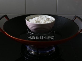 step1: 糯米浸三小時後大火蒸30分鐘