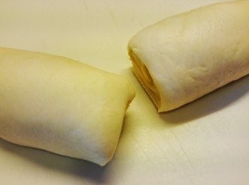 step9: 在中間切一半，站起，就做成了兩朵小花了。