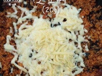 step9: 加入20g芝士碎